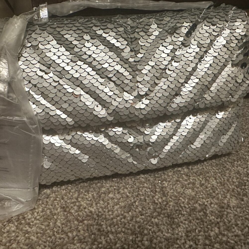 New Nicole Miller Silver Sequin Sparkly Small Chain Crossbody Purse